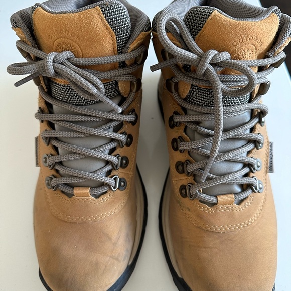 Youth ( big boy) Timberland waterproof hikers. Size 7 - Picture 5 of 7